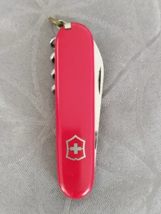 Navaja Victorinox Classic pocket.