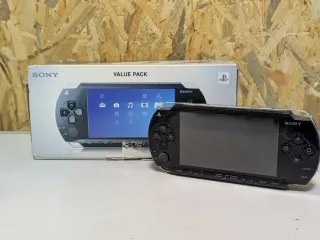 Pacchetto: PSP + 9 giochi + scatola ORIGINALE