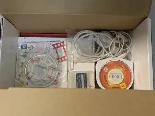 Pacchetto: PSP + 9 giochi + scatola ORIGINALE