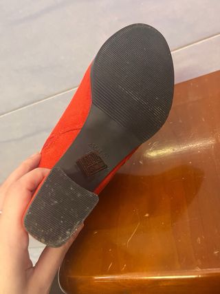 Stivaletti rossi con fibbia a cuore oro