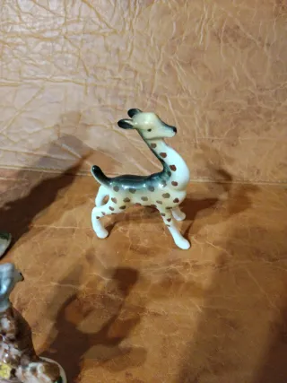 Figura porcelana niña 1800, Bambi y palomas