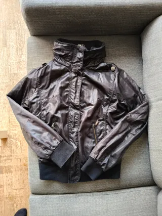 Chaqueta Bershka negra