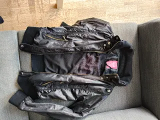 Chaqueta Bershka negra