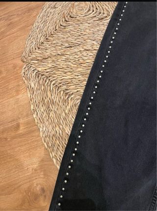 Pantalones Stradivarius negros con tachuelas