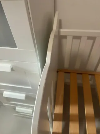 Cuna de bebé blanca