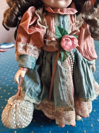 Muñeca de porcelana antigua