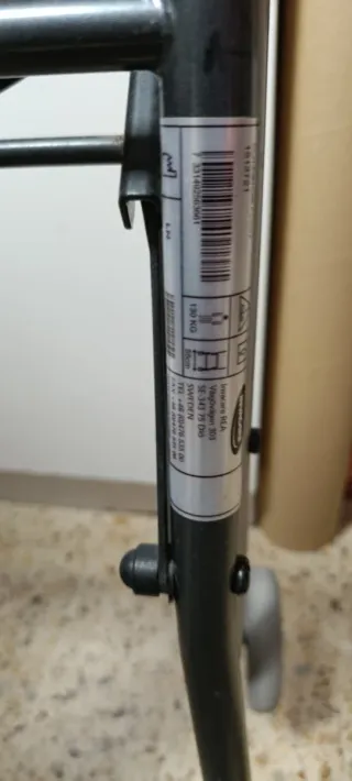 Andador con asiento y ruedas