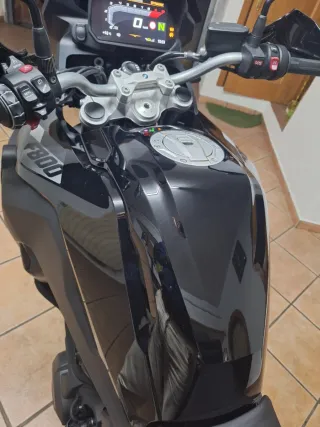 BMW F 800 GS Negra CON TODOS LOS EXTRAS AKAPROVIC
