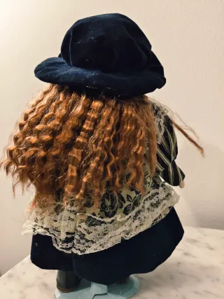 Muñeca antigua de porcelana