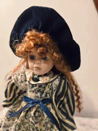 Muñeca antigua de porcelana