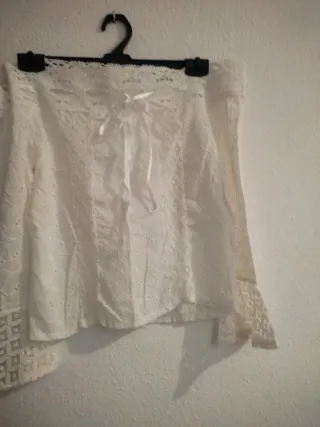 Blusa blanca bordada talla M