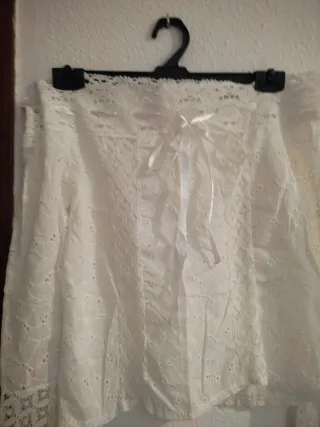 Blusa blanca bordada talla M