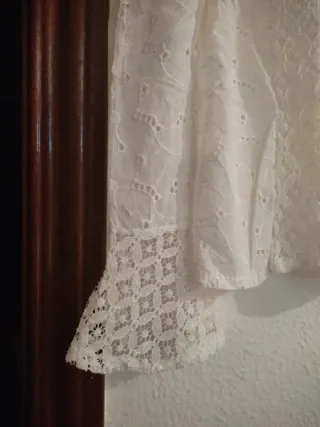 Blusa blanca bordada talla M