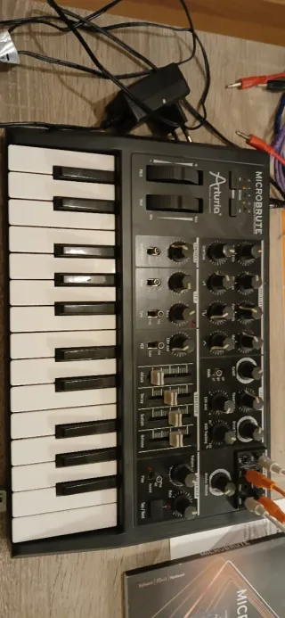 Sintetizador Arturia Microbrute