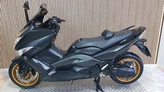 YAMAHA T-MAX 500 AKRAPOVIC