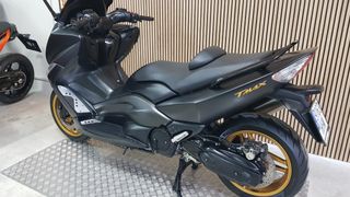 YAMAHA T-MAX 500 AKRAPOVIC