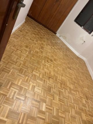 Acuchillado y barnizado de suelos de madera