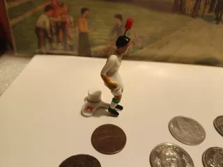 lote monedas y adornos futbol