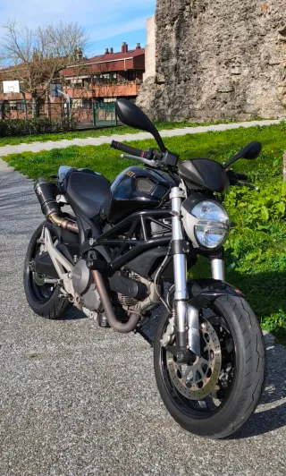 Ducati Monster 696 ABS Negra
