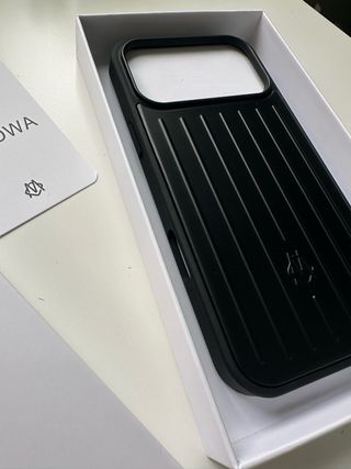 Funda iPhone 17 Pro Rimowa Negra