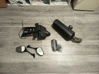 Yamaha FZ8 Naked Blanca y Dorada