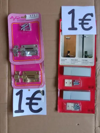 Pestillos de puerta plateados y dorados