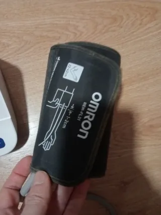 OMRON Aparato Tensión Arterial HEM-FL31