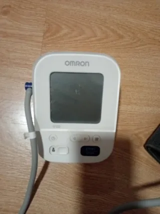 OMRON Aparato Tensión Arterial HEM-FL31