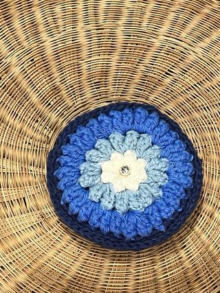 Monedero crochet azul y blanco