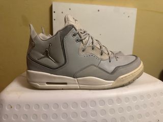 Zapatillas Jordan Grises y Blancas