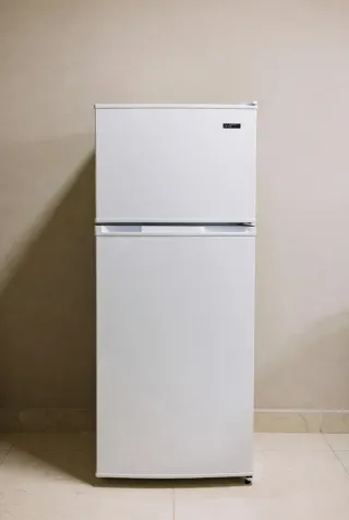 Frigorifero bianco a 2 porte