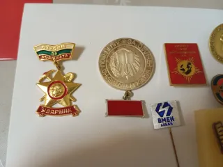 Lote de Pines y Medallas