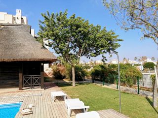 Mantenimiento de jardines, piscinas y palmeras