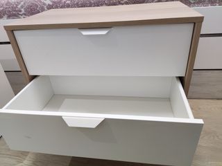 Cómoda 3 cajones Ikea madera y blanco