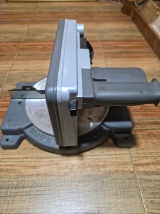 Sierra ingletadora profesional