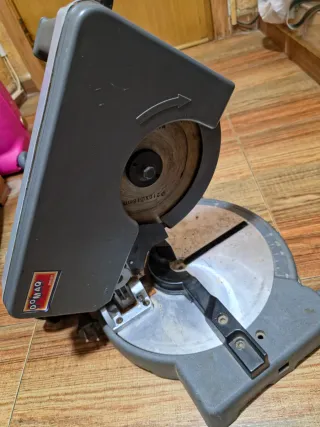 Sierra ingletadora profesional