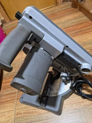 Sierra ingletadora profesional