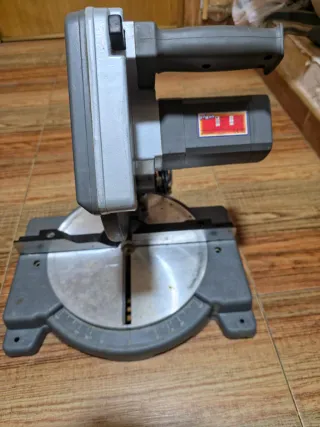 Sierra ingletadora profesional