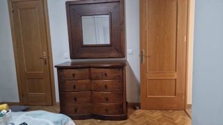 Dormitorio de madera.