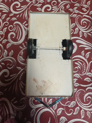 Coche y caravana metálicos decoración