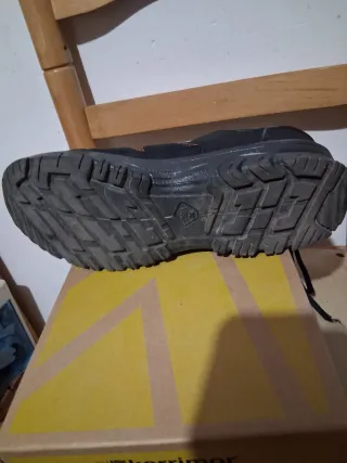 Zapatillas montaña Quechua, no hago envíos.