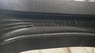 Llantas de aleación negras como nuevas de 20"