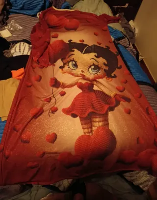 Vestido Betty Boop Largo Brillo Corazones.