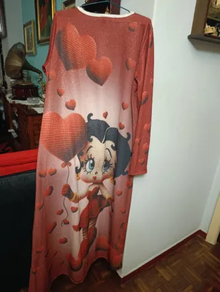 Vestido Betty Boop Largo Brillo Corazones.