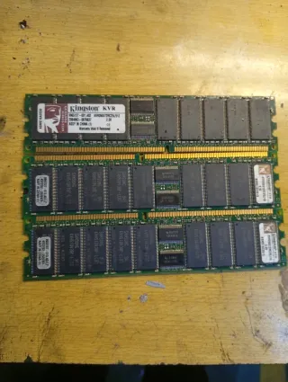 Memória RAM Kingston KVR 1GB