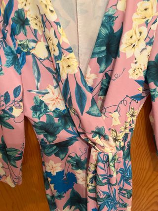 Vestido floral rosa manga larga