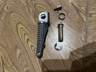 Estribo delantero derecho Kawasaki Ninja ZX6R 2008