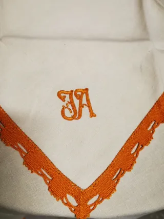 Antigua Mantelería de lino  bordado artesanal