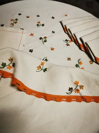 Antigua Mantelería de lino  bordado artesanal