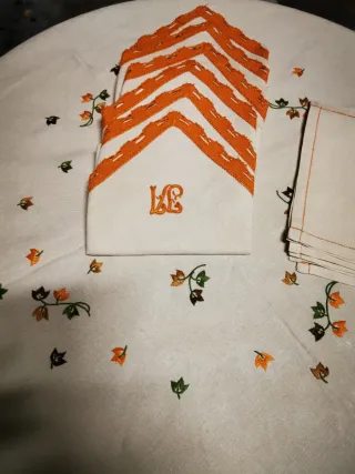 Antigua Mantelería de lino  bordado artesanal